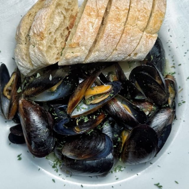White Wine Mussels.